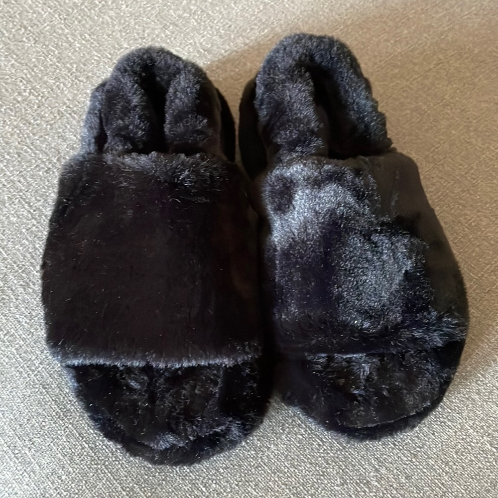 Rachel Roy faux Fur Black sling Slippers
